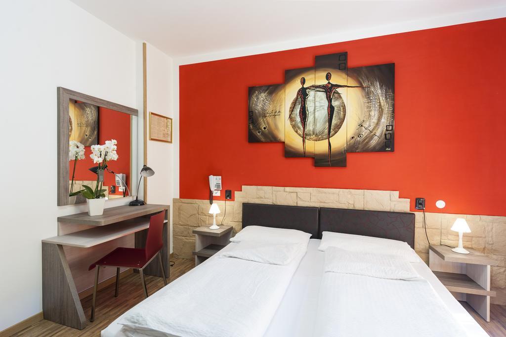 Hotel Garni Ischia Malcesine Oda fotoğraf