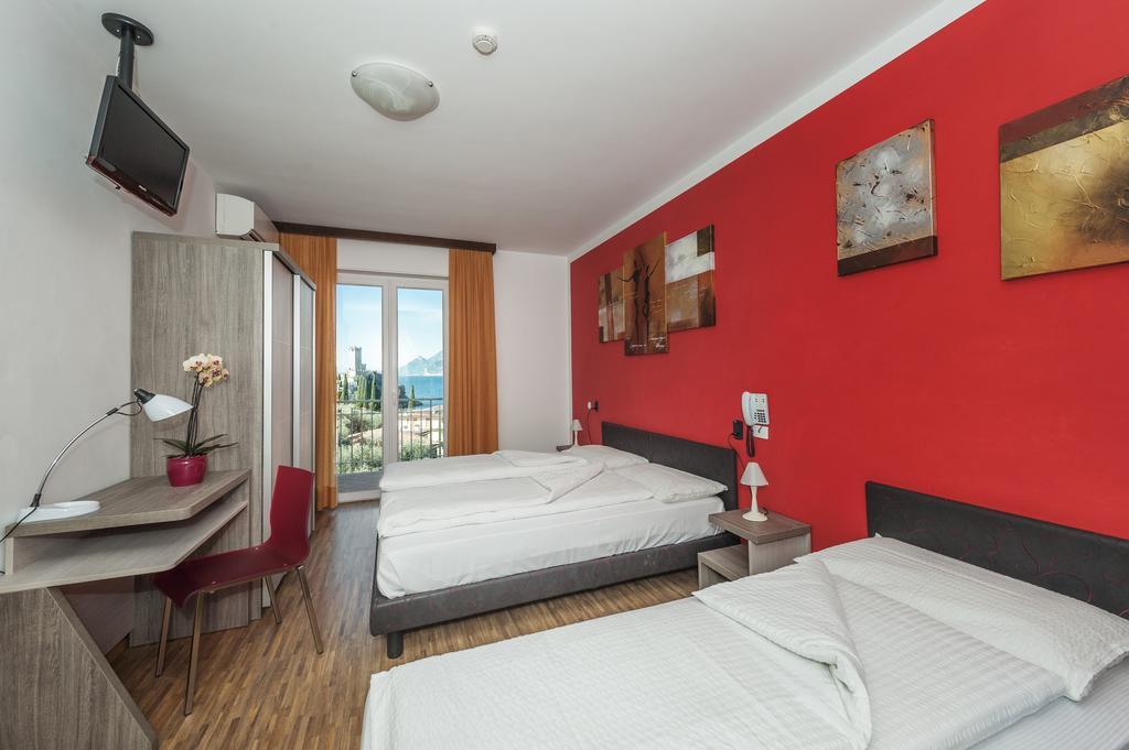Hotel Garni Ischia Malcesine Oda fotoğraf