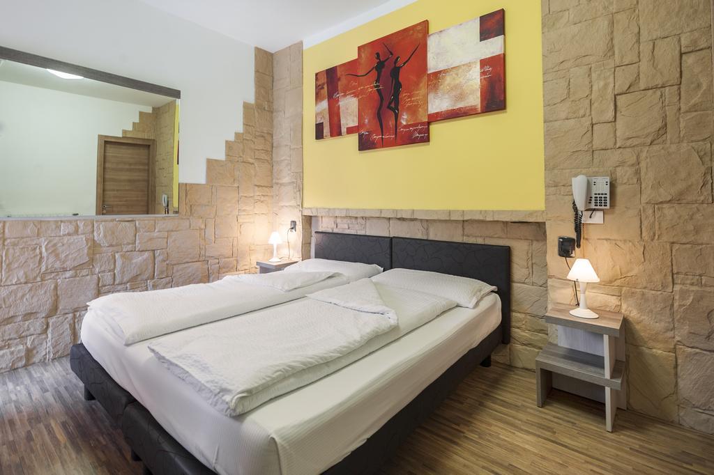 Hotel Garni Ischia Malcesine Oda fotoğraf